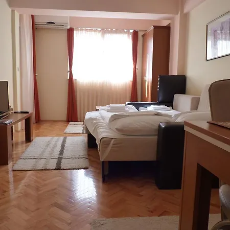 Adeona Appartement *